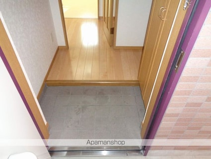 プレシャスクローバー[1R/37.3m2]の玄関