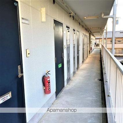 滋賀県甲賀市水口町東名坂[1K/18.48m2]のエントランス1