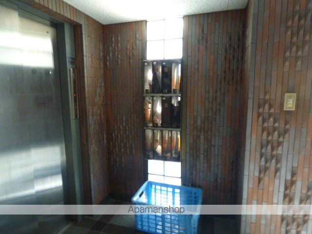 グランパレス小路東の玄関写真