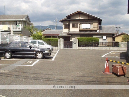 ピア長等山[1K/21m2]の駐車場2