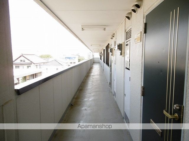 ロイヤルガーデン戸頭の玄関写真