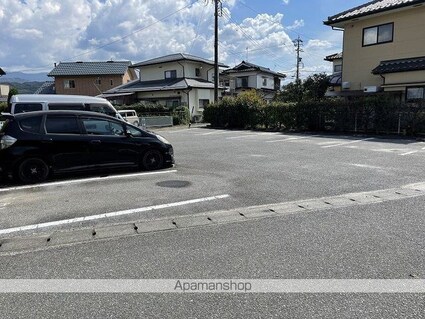 パークビレッジいいだＢ[2K/38.83m2]の駐車場2