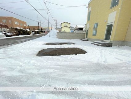 レオパレスフラクタル　ジーク[1K/23.18m2]の駐車場