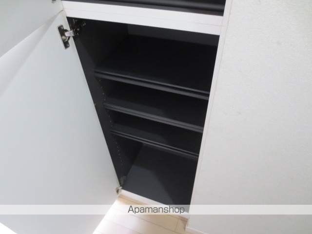 小さな庭の内装写真