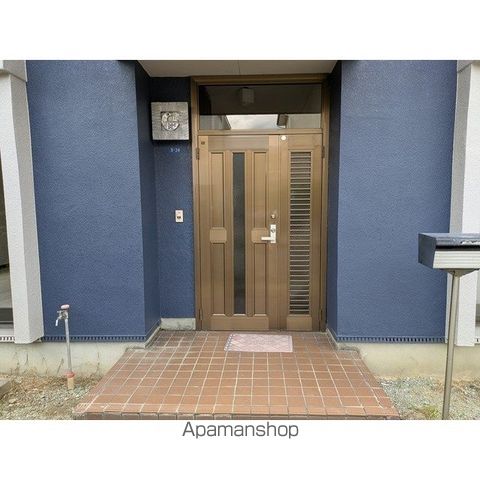 ＪＲ奥羽本線 山形駅 バス乗車時間：21分 最寄りバス停で下車 徒歩7分 2階建 築43年の外観写真