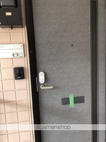 イーエムプットAの玄関写真