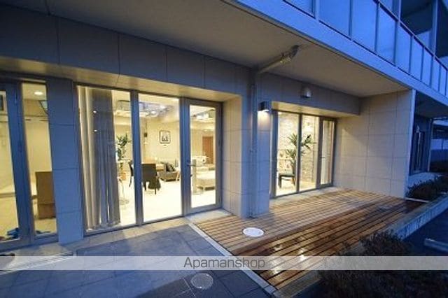 カレッジテラス東海大学前B棟の玄関写真