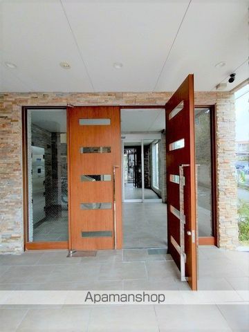 エルパシオン吹田泉町の玄関写真