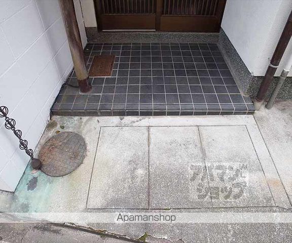 京阪電気鉄道鴨東線 神宮丸太町駅 徒歩8分 3階建 築42年の外観写真