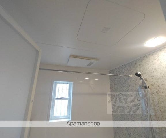 二条城東貸家の内装写真