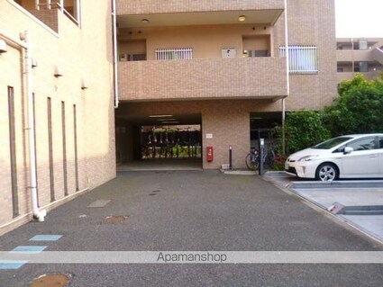 ルート立川[2DK/46.44m2]の駐車場2