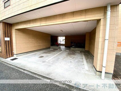 フォブールＭＩＳＡ[1K/27.53m2]の駐車場2