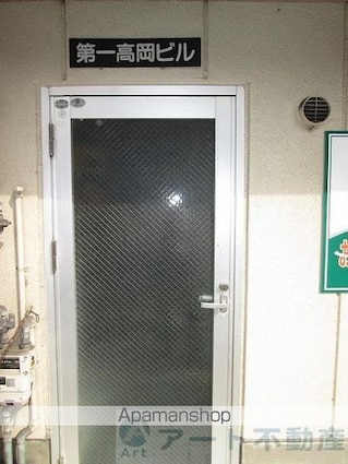 第一高岡ビル[1R/16.63m2]のエントランス2