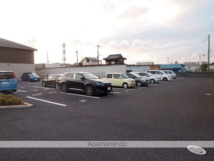 ル・ヴァン[3LDK/65m2]の駐車場1
