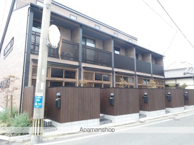 ハナミアパートメントの玄関写真