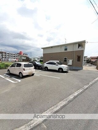 ヘリオス[2LDK/57.21m2]の駐車場