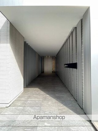 東京都中野区本町４丁目[1R/27.65m2]のエントランス