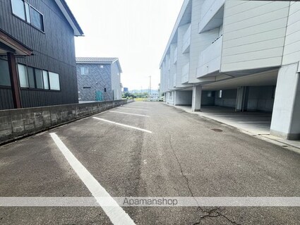 ドーム１１８[1R/26m2]の駐車場