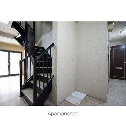 東京都世田谷区野沢４丁目[1K/27.41m2]のエントランス