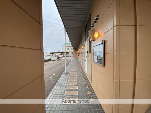 レオパレス花水木の玄関写真