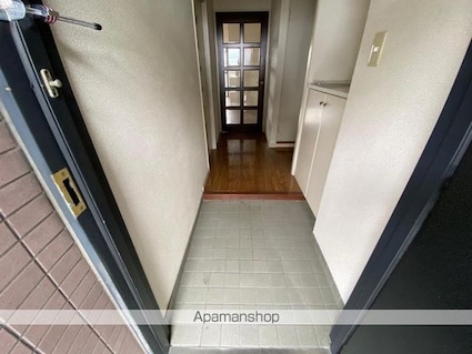 Ｃｒｅｓｔ　ＣｏｕｒｔＫ２[2LDK/66m2]の玄関