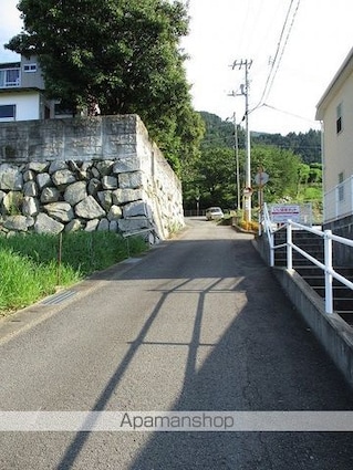 愛媛県新居浜市山田町[2LDK/54.85m2]の周辺2