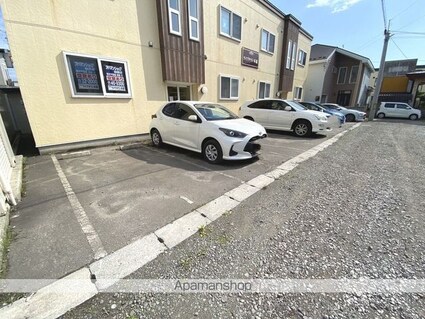 ライブタウン本通（ライブタウンホンドオリ）[1LDK/36.85m2]の駐車場1