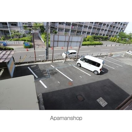 明宝マンション[2LDK/63m2]の駐車場2