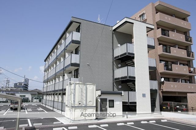レオパレスDの玄関写真