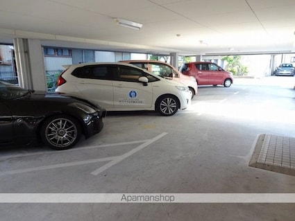 ハイツ六泉Ⅱ[1R/20m2]の駐車場2