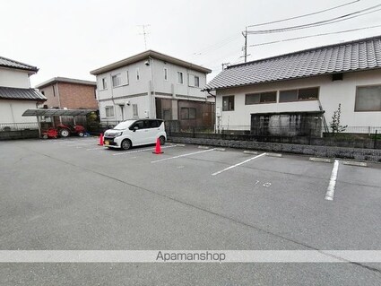 ルナ・アルカディア参番館[1K/30.96m2]の駐車場
