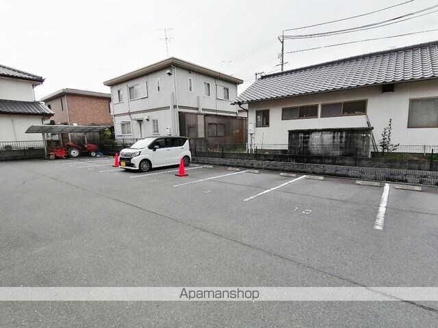 ルナ・アルカディア参番館[1K/30.96m2]の駐車場