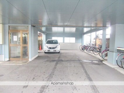 和歌山県和歌山市手平３丁目[1K/17.28m2]の駐車場2