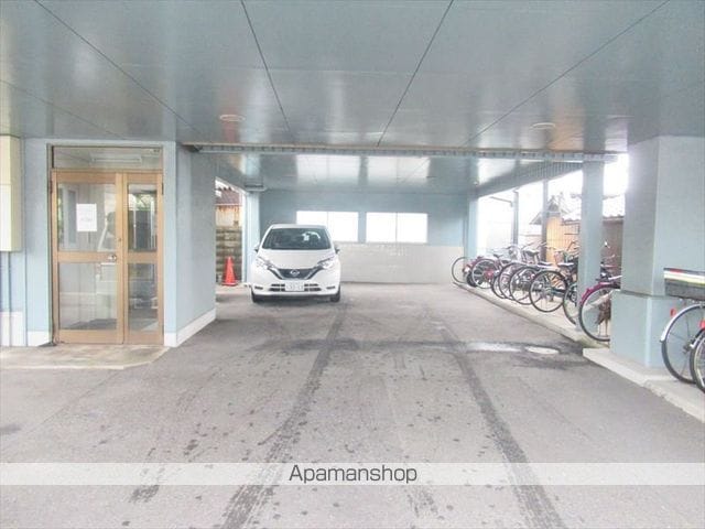 和歌山県和歌山市手平３丁目[1K/17.28m2]の駐車場2