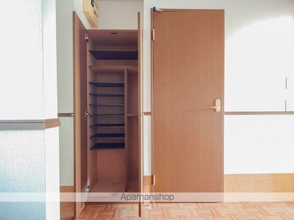 ＬＯＴＵＳ　ＣＯＵＲＴ[2K/32.8m2]の内装1