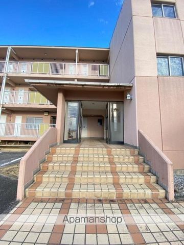 ヴィラ・アンソレイエ亀田町の玄関写真