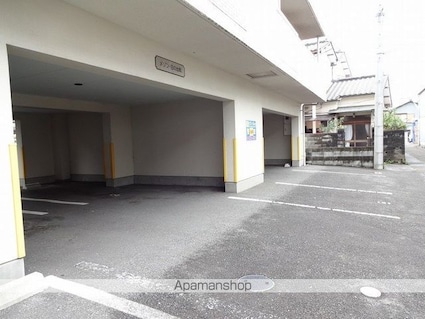 メゾン日の出町[1K/21.48m2]の駐車場
