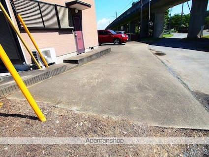 レジデンス潮来[3K/50m2]の駐車場