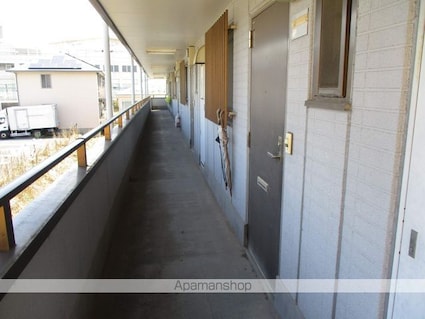 神奈川県横浜市鶴見区馬場３丁目[1R/16m2]のエントランス4