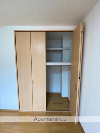 パインズコート新居　Ｅ棟[2LDK/57.96m2]の収納