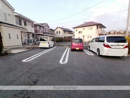 ＰＲＩＮＣＥ　ＣＯＵＲＴ　Ａ[2LDK/64.97m2]の駐車場2