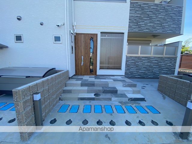 クリエオーレ郡津IIの玄関写真