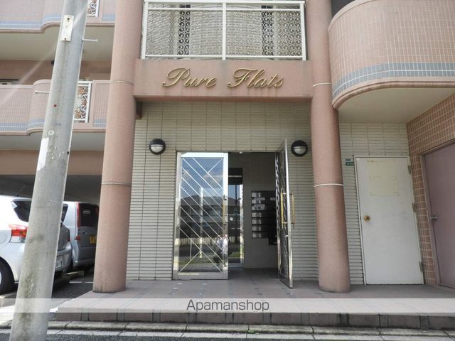 PURE FLATSの玄関写真