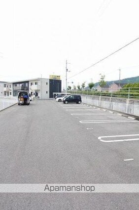 エルフローラ[2LDK/56.59m2]の駐車場