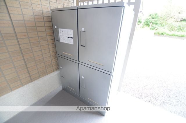 ロイヤルビレッジD・Eの玄関写真