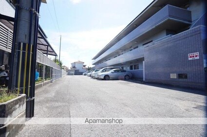 グリチネ松山インターシティ[3LDK/65.12m2]の駐車場2