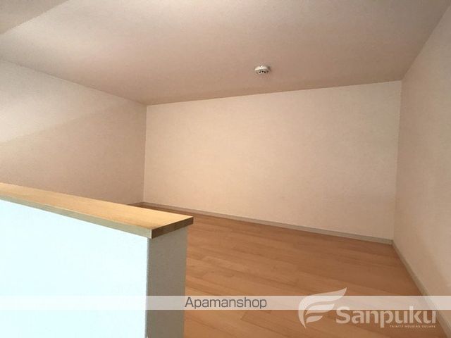 松山市 2階建 築14年の内装写真