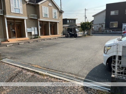 ブレ・リヴェールアンジュ[2DK/44.67m2]の駐車場1