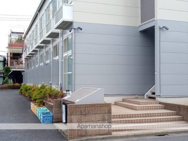 レオパレスレプロットの玄関写真
