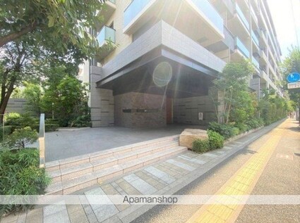 東京都武蔵野市境南町２丁目[3LDK/74m2]のエントランス